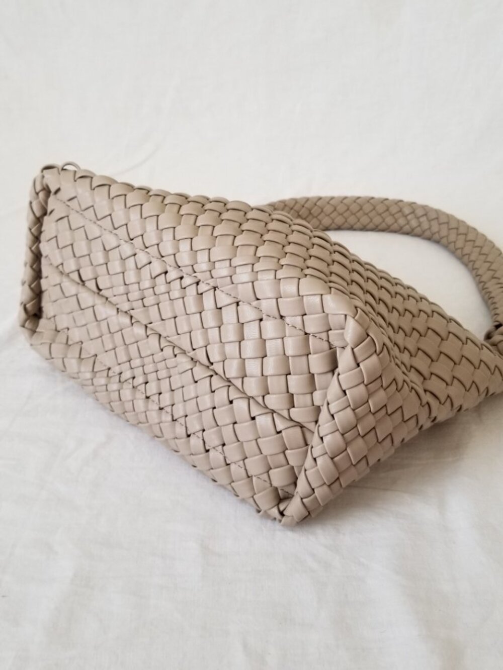 NWOT! Woven Faux Leather Purse Tote with Magnetic Closure & Basketweave Design - Picture 6 of 7